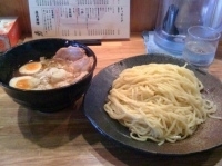 「つけ麺大盛り+味玉+半チャーシュー」@つけ麺屋 やすべえ 池袋店の写真