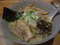 「鶏白湯醤油ラーメン（細麺） 680円」@麺や 福一の写真