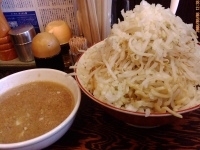 「つけらーめん（大盛クーポンサービス、ヤサイマシマシタマネギマシマ」@らーめん るどるふの写真