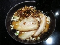 「焦がしネギ煮干しちゃーしゅー麺」@七重の味の店 めじろ 代々木店の写真