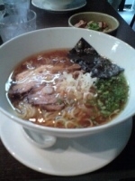 「醤油らぁめん（￥700）+にく丼（￥300）」@麺や維新の写真