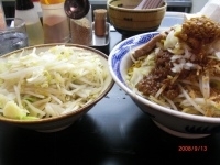 「まぜそば（トッピング全部・野菜マシ・にんにく）800円+小豚15」@山勝角ふじ 南流山店の写真