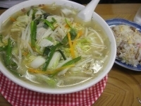 「タンメン小チャーハンセット700円」@中華料理 萬来軒の写真