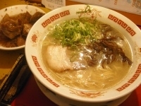 「豚骨ラーメン700円牛すじ500円」@博多屋台 一竜の写真