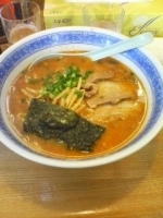 「辛いラーメン」@経堂 まことやの写真