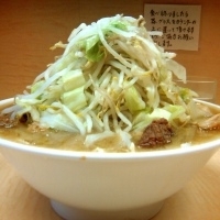 「大ブタダブル 950円 ヤサイマシマシニンニクマシマシ ! （な」@ラーメン二郎 京成大久保店の写真