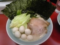 「塩ラーメン+キャベツ+うずら+海苔」@横浜家系ラーメン 立川 壱七家の写真