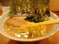 「ラーメン（麺固め・油普通・味普通）700円」@横浜家系ラーメン やややの写真