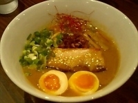 「復活の“雲”らーめん+味玉」@せたが屋 品川店の写真