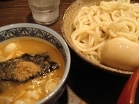 「つけめん（中）+味玉」@つけ麺専門店 三田製麺所 三田本店の写真