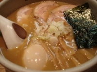 「チャーシューらーめん+味玉」@麺屋吉左右の写真