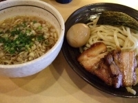 「淡麗つけめん+（半味玉、チャーシュー1枚:無料）」@らーめんまごころの写真