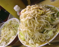 「大盛 大らーめん 800円（ヤサイタワー・ニンニク・アブラ・カラ」@ラーメン二郎 品川店の写真