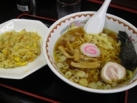 「半チャーハンとラーメンセット580円」@木更津駅そばの写真