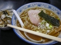 「濃口らー麺800円ぷちちゃーしゅー炊き込みご飯200円」@近喜屋の写真