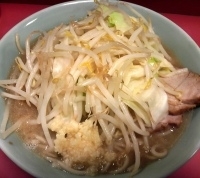 「ラーメン（麺固め・野菜・ニンニク）￥700」@ラーメン二郎 歌舞伎町店の写真