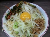 「小豚（700円）ヤサイマシマシ ニンニク+汁なし（80円）+ニラ」@ラーメン二郎 横浜関内店の写真