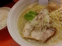 「鶏コク味玉塩ラーメン大盛+半ライス 750円+100円+100円」@らーめん 八八の写真