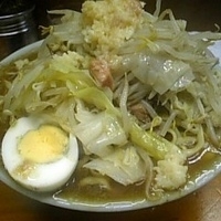 「ラーメン（ニンニク、ヤサイ、ニンニクだれ） 750円」@ラーメン富士丸 板橋南町店の写真