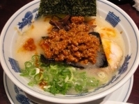 「赤らうめん800円替え玉130円こってり」@三代目 ◯助 MARUSUKEの写真