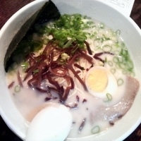 「らーめん・バリカタ（￥500）+バリカタ替え玉（無料）」@博多天神 新宿御苑店の写真