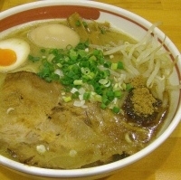「豚骨醤油ラーメン+味玉」@とんこつラーメン 光★MENJIの写真