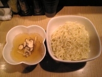 「フランス産鴨のフォアグラと松茸のコンソメロワイヤル風つけめん」@菜の写真