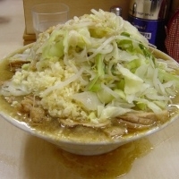 「大ブタダブル 950円（ヤサイマシマシ・ニンニク・カラメ・アブラ」@ラーメン二郎 京成大久保店の写真