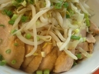 「油そば+豚券+節券（ヤサイネギ魚粉カラメ）750円+200円+5」@ちばからの写真