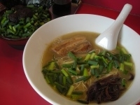 「豚そば700円まぜ玉200円ネギめし250円」@笑堂の写真