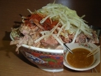 「ドカ盛豚ダブルラーメン （麺かため、ニンニク、ヤサイマシ、トウガ」@ラーメン二郎 高田馬場店の写真