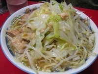 「小ラーメン豚入り600円カラメ、アブラ、ヤサイ」@ラーメン二郎 目黒店の写真