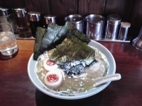 「ラーメン中盛り（固め）」@壱八家 弘明寺店の写真