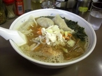 「餃子ごまラーメン」@手作り餃子とラーメンの店 七十番の写真