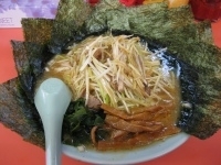 「ネギラーメン￥710+海苔増しダブル￥50×2+黒白酢￥120」@ラーメンショップ 尾島店の写真