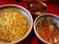 「水菜と鶏の冷やし中華風つけ麺+ごはんチャーシューのせ」@麺屋あらき 竈の番人の写真