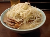 「小豚ダブル野菜増、ニンニク煮たまご（900円+100円）」@ラーメン二郎 池袋東口店の写真