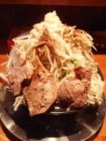 「にくばいめん大盛（野菜多め、脂多め、ニンニク普通、節あり）+めし」@麺者我楽の写真