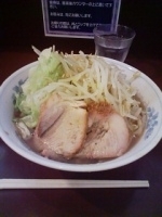 「ラーメン（味濃い目、野菜多め、アブラ多め、にんにく少なめ）」@らーめん陸の写真