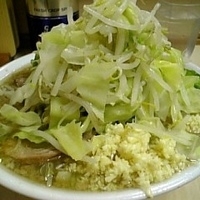 「小ブタ（ヤサイマシマシ、ニンニクマシマシ） 750円」@ラーメン二郎 京成大久保店の写真