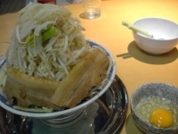 「汁なし大黒麺（大盛り、サービス生卵、ヤサイマシ） 700円」@本家大黒屋本舗 平井店の写真