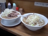 「大ラーメン  ￥700 豚入りラーメン￥800」@ラーメン麺徳 東上野店の写真