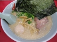 「≪期間限定≫濃厚プレミアム塩とんこつ￥780+味付け卵￥80+海」@ラーメン山岡家 足利店の写真