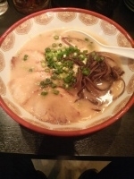 「チャーシューメン（麺硬さ:たぶん普通）+替え玉（麺硬さ:ハリガネ」@然屋 竹ノ塚店の写真