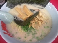 「≪期間限定≫濃厚プレミアム塩とんこつ￥780 メンマ￥100 海」@ラーメン山岡家 太田店の写真