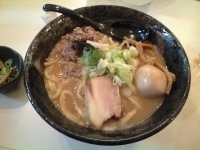 「らーめん+中盛+味玉」@らーめん・つけめん 満帆 太田本店の写真