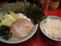 「塩ラーメン（650円）キャベツ（50円）うずら（50円）のり（5」@横浜家系ラーメン 立川 壱七家の写真