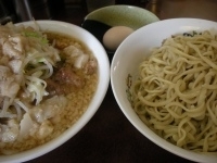 「小ブタ（800）つけ麺（+150円）生玉子（50円）」@ラーメン二郎 めじろ台法政大学前店の写真