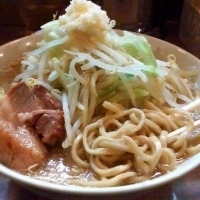 「ラーメン（野菜多め・にんにく）」@ラーメン どんの写真