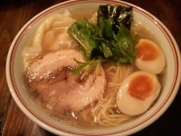 「海老塩ワンタン+大盛+味付玉子」@井之上屋の写真